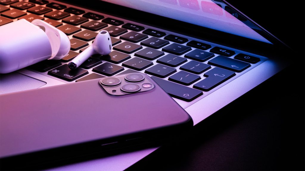 Airpods met laptop